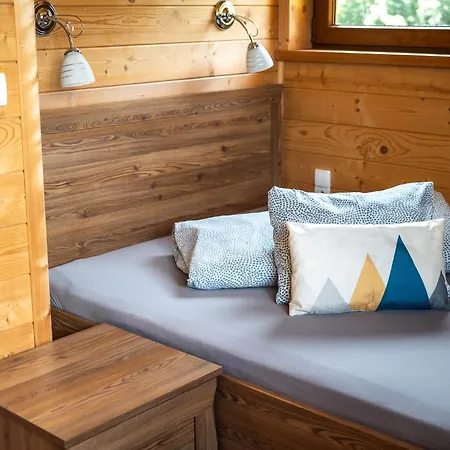 Pod Limbami Iv 度假居 *